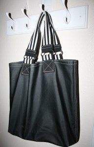 Flying Frantic – Organize with Tote Bags