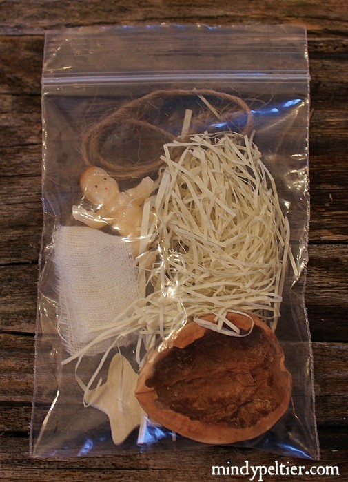 Baby Jesus in a Nutshell craft kit makes a great gift for a busy mom. @MindyJPeltier